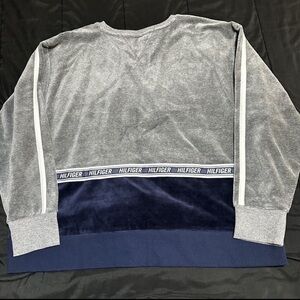 Tommy Hilfiger Sport Womens Velour Fitness
Sweatshirt‎ Athletic
